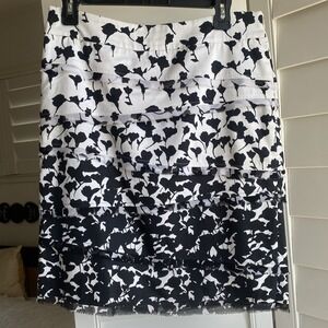 White House Black Market White Layered‎ Trim Floral Pencil Skirt Sz 4 Lined